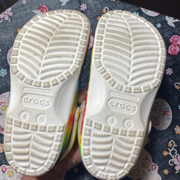 Crocs Classic Tie-Dye Rainbow Clogs Women’s 6 / Men’s 4 - Picture 9 of 9